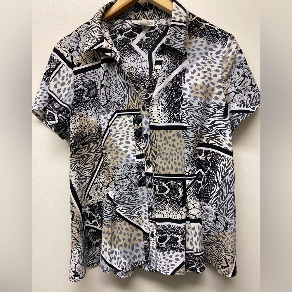Dana Bachman SS Button Down Animal Print Top Large